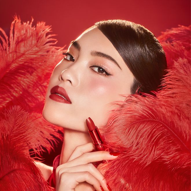 Помада для губ Charlotte Tilbury Revolution Lipstick - відтінок Mark Of A Kiss 3.5 г Помада для губ Charlotte Tilbury Revolution Lipstick - відтінок Mark Of A Kiss 3.5 г