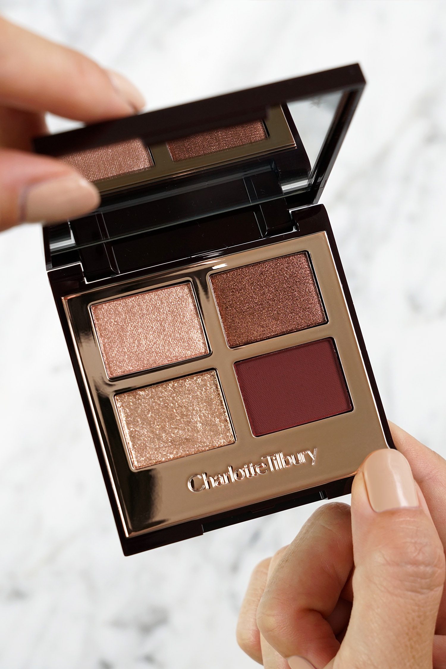 Палетка тіней Charlotte Tilbury Luxury Palette у відтінку Fire Rose 4,5 гр Палетка тіней Charlotte Tilbury Luxury Palette у відтінку Fire Rose 4,5 гр